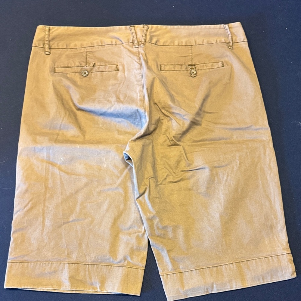 Caslon Women's Khaki Bermuda Shorts / DG70 - Picture 4 of 4
